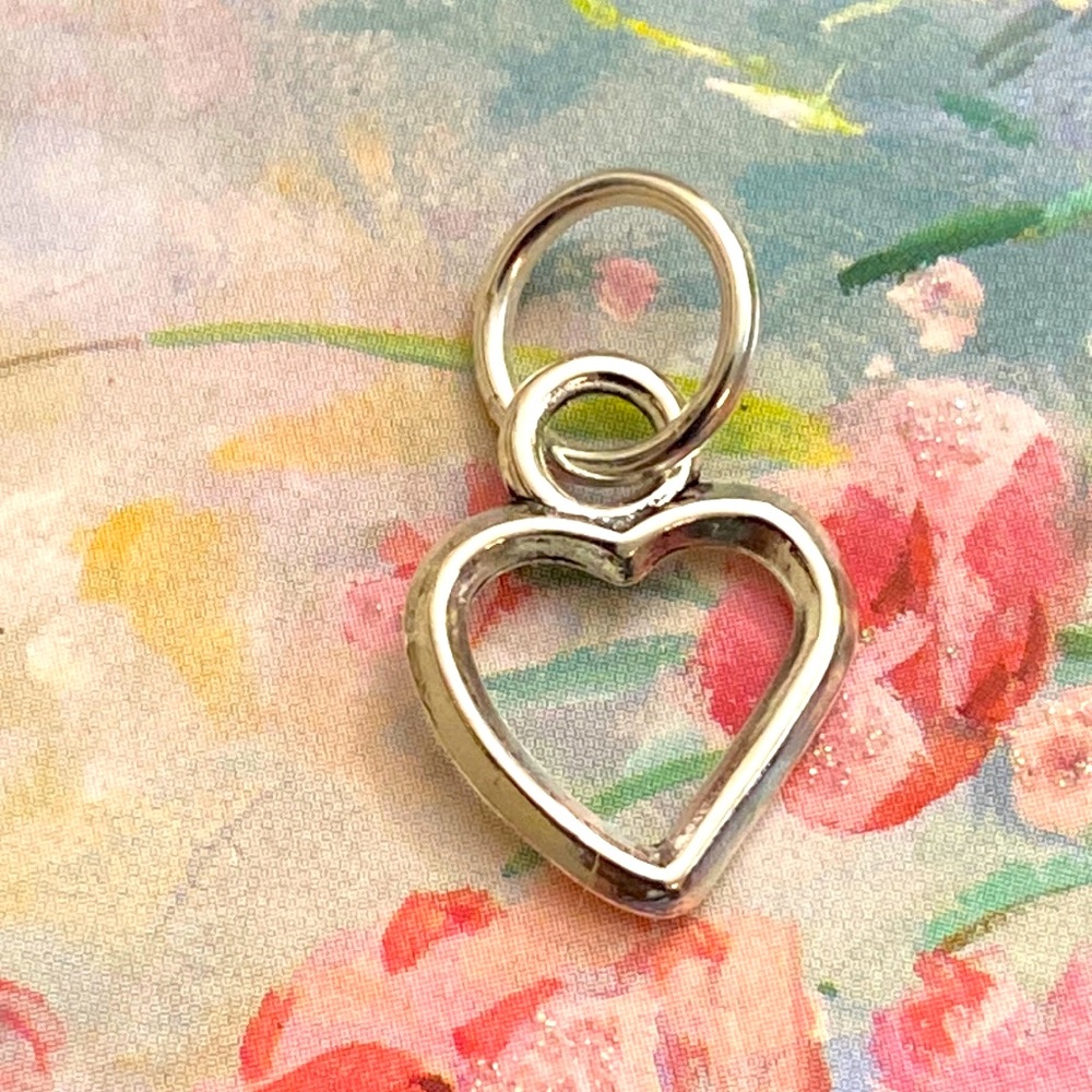 5/$10❤️❤️❤️NEW TIBETAN SILVER HEART CHARM